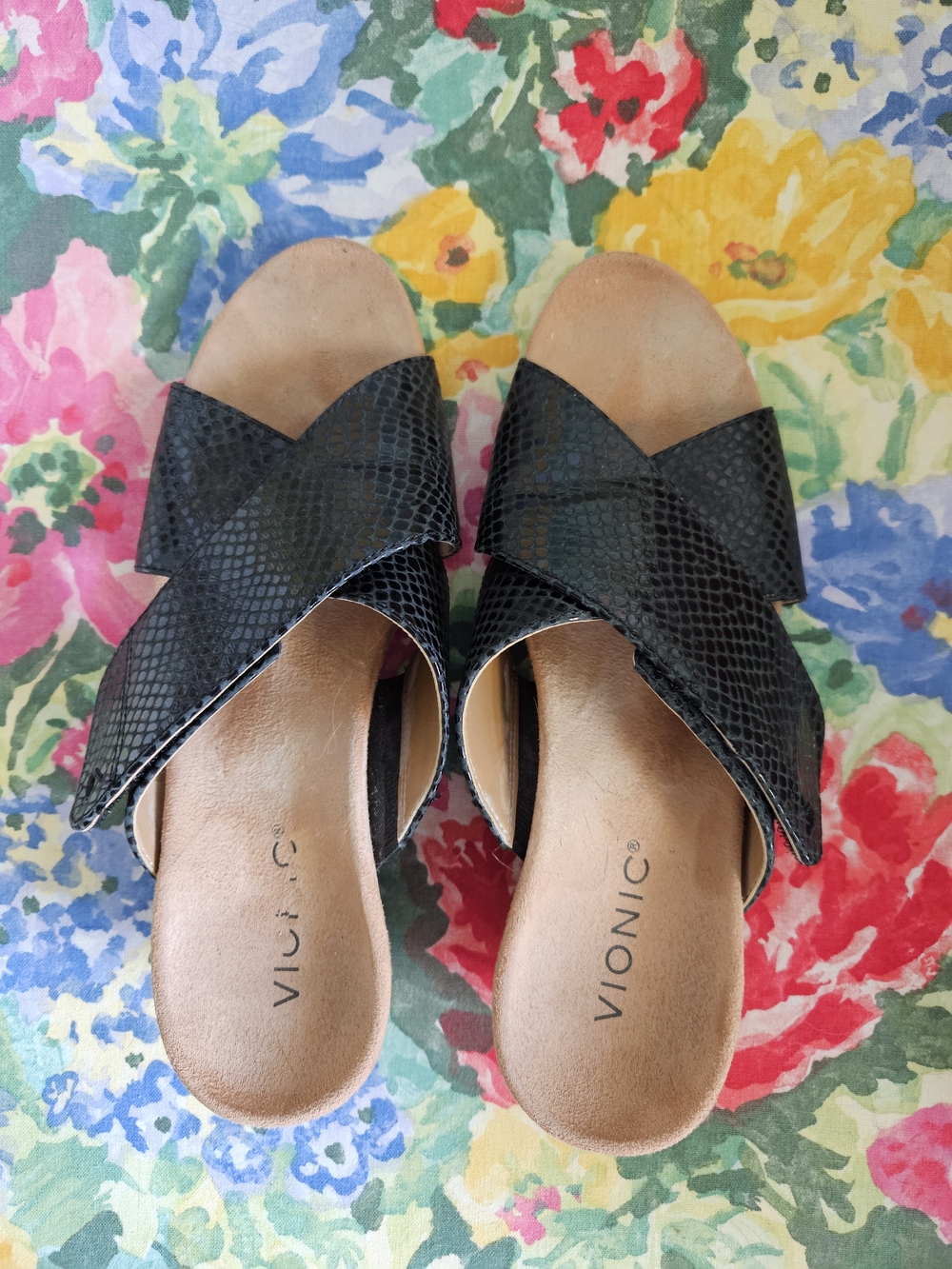 Vionic Black Crisscross Slide Mules